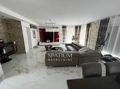 Kuca, Opatija, Pobri, prodaja, 990000 €, 697 m2