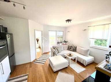 Trosoban stan, Poreč, najam, 1600 €, 50 m2