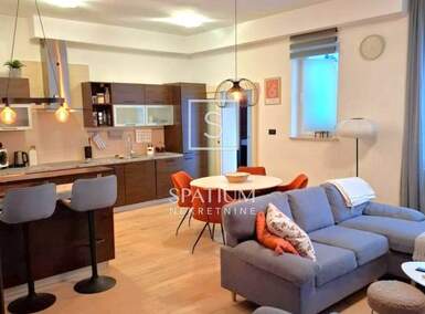 Trosoban stan, Rijeka, Centar, najam, 950 €, 72 m2