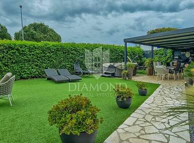 Trosoban stan, Novigrad, prodaja, 420000 €, 64 m2