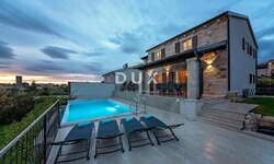 Kuca, Sveti Lovreč, prodaja, 790000 €, 355 m2