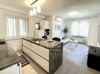 Trosoban stan, Rijeka, Bulevard, najam, 800 €, 52 m2