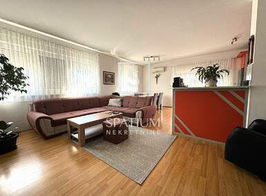 Kuca, Karlovac, Švarča, prodaja, 885000 €, 584 m2