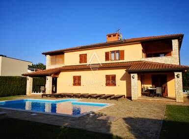 Kuca, Poreč, prodaja, 699500 €, 417 m2