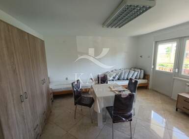 Kuca, Karlovac, Gornje Mekušje, najam, 200 €, 294 m2