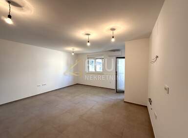 Trosoban stan, Pula, Centar, prodaja, 225000 €, 55 m2