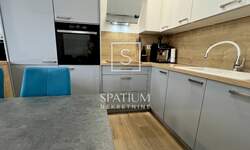 Trosoban stan, Rijeka, Srdoči, prodaja, 285000 €, 75 m2