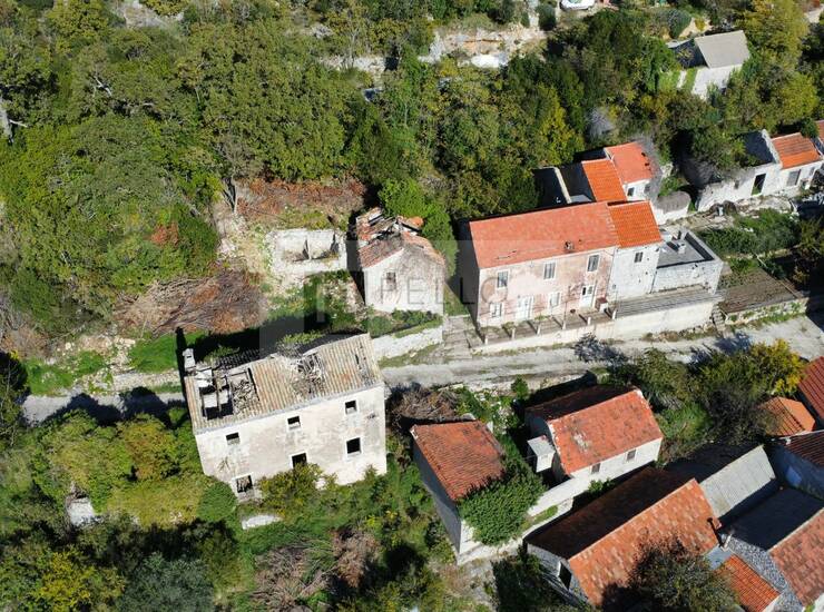 Autentična nekretnina na Pelješcu: dvije kuće s okućnicom i pogledom — fotografija 6
