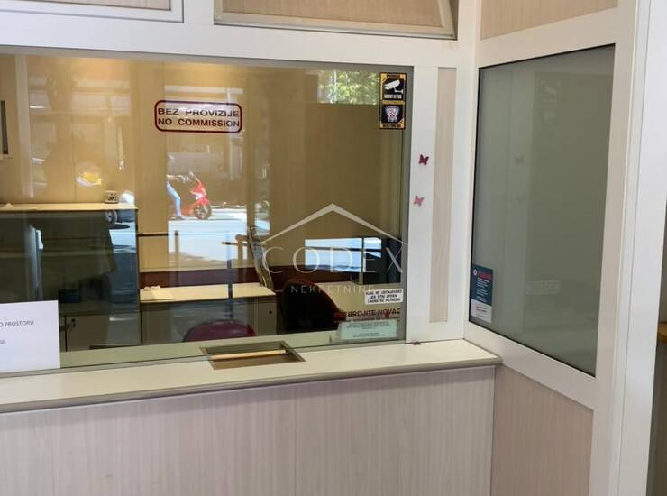 Rijeka, centar - prodaja poslovnog prostora za trgovinu ili ured