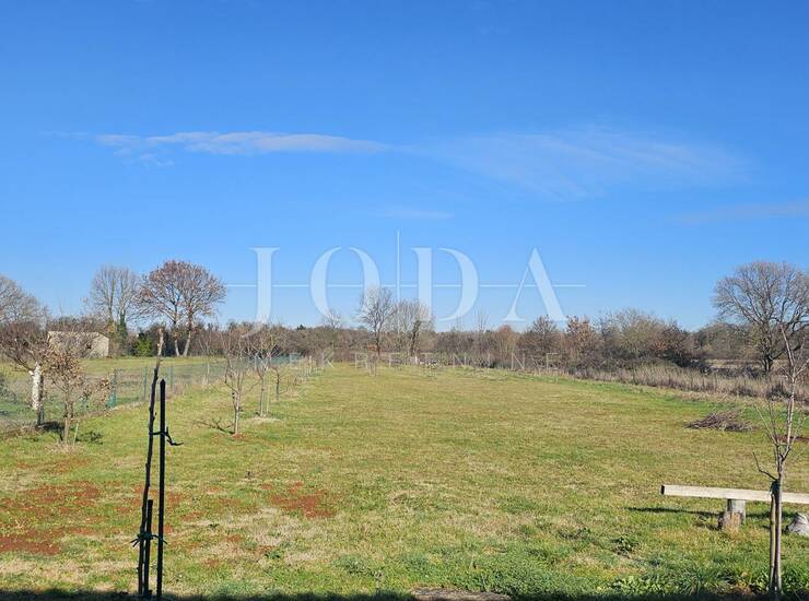 Atraktivno građevinsko zemljište 4.200m2 sa kućom,LOBORIKA — fotografija 6