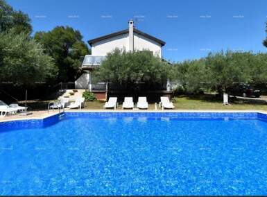 Kuca, Poreč, prodaja, 750000 €, 330 m2