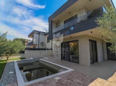 Kuca, Medulin, prodaja, 730000 €, 218 m2