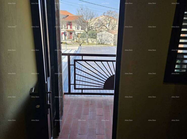 U ponudi je dvoetažna kuća u Peroju.
Sastoji se od donjeg dijela : ulaz, ...