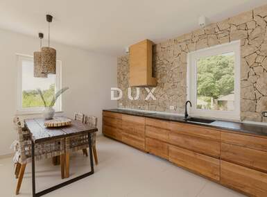 Trosoban stan, Mali Lošinj, Nerezine, prodaja, 385000 €, 82 m2