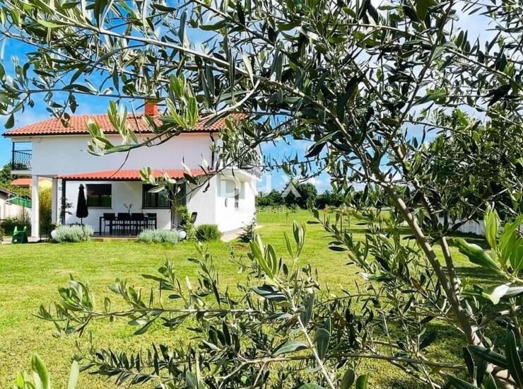 ISTRA, PULA - Top investicija: Kuća i 4200m² terena