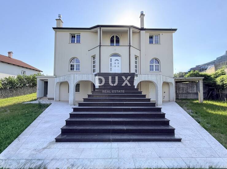 KASTAV, BRNČIĆI – luksuzna villa američkog stila na privatnoj parceli od 2