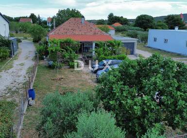 Kuca, Sukošan, Debeljak, prodaja, 350000 €, 154 m2