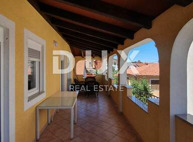 Trosoban stan, Novigrad, prodaja, 330000 €, 74 m2