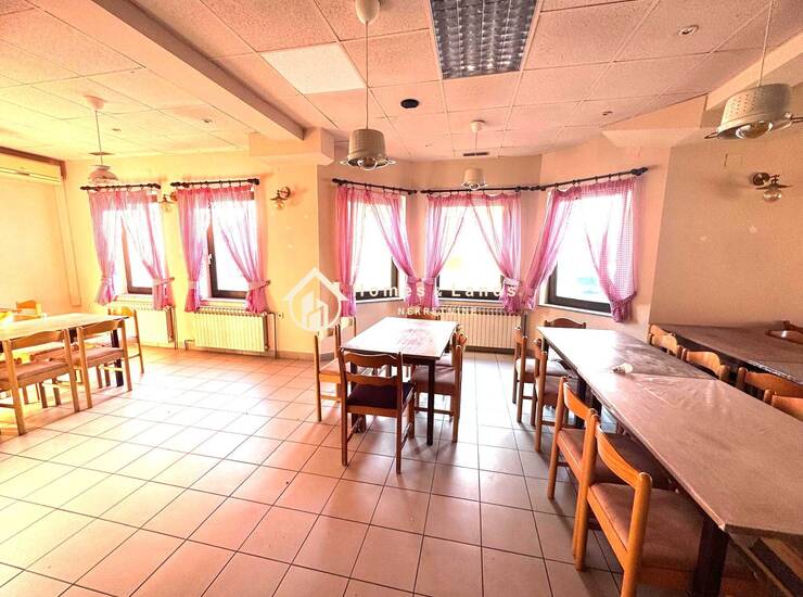 Sesvete,opremljen restoran i skladište cca 300m2 s 10 parkinga+garaža
