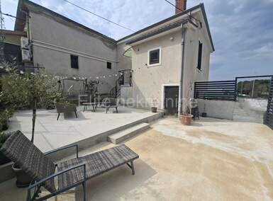 Kuca, Poreč, prodaja, 1 €, 100 m2