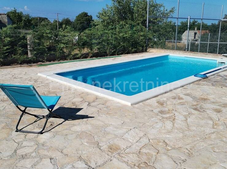 Istra, Barban okolica - Prodaja renovirane kamene kuće, bazen, igrališta — fotografija 12
