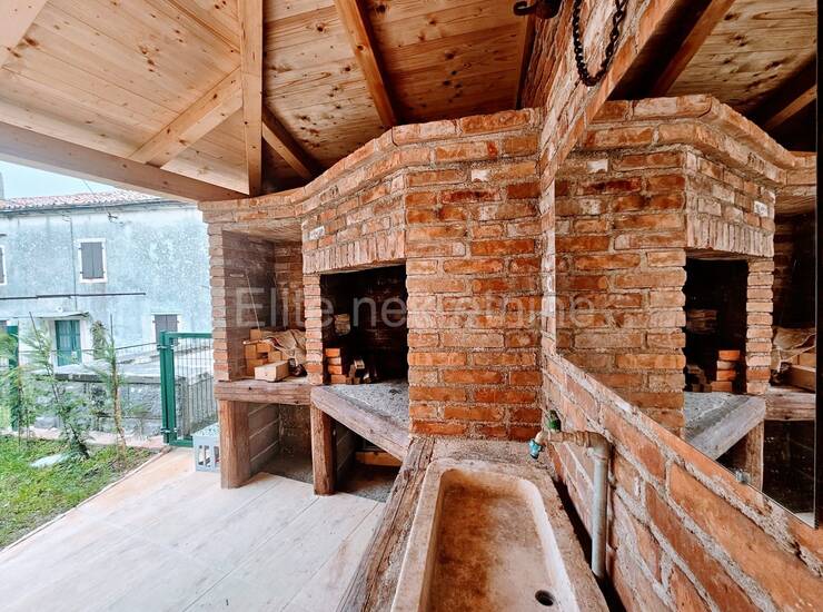 Istra, Barban okolica - Prodaja renovirane kamene kuće, bazen, igrališta — fotografija 13
