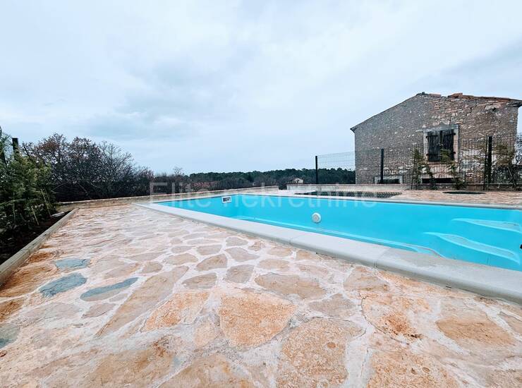 Istra, Barban okolica - Prodaja renovirane kamene kuće, bazen, igrališta — fotografija 14