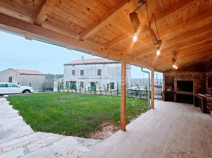 Istra, Barban okolica - Prodaja renovirane kamene kuće, bazen, igrališta — fotografija 15