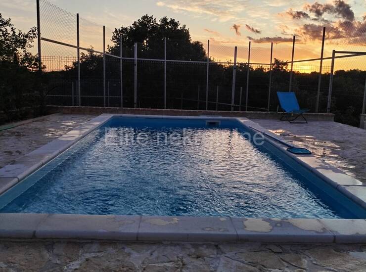 Istra, Barban okolica - Prodaja renovirane kamene kuće, bazen, igrališta — fotografija 20