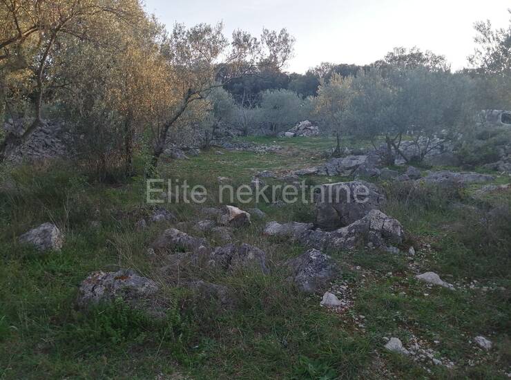 Atraktivno građevinsko zemljište – Otok Krk, 100 m od mora