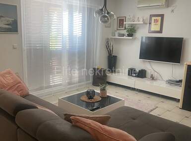 Trosoban stan, Krk, Pinezići, prodaja, 345000 €, 75 m2