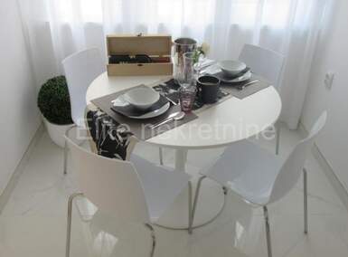 Trosoban stan, Opatija, najam, 1100 €, 70 m2