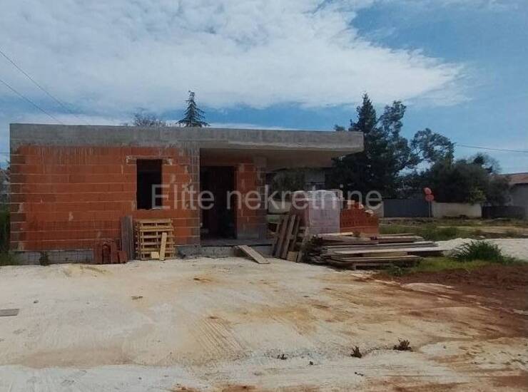 Ližnjan, Muntić - prizemnica u izgradnji 150 m2, okućnica 770 m2 — fotografija 12