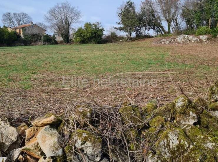 Istra, Marčana - atraktivno građevinsko zemljište, 2000 m2, PRILIKA