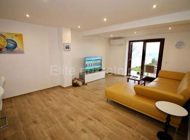 Trosoban stan, Lovran, najam, 1500 €, 90 m2