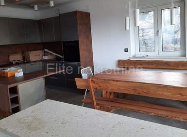 Cetvorosoban stan, Kastav, najam, 3000 €, 150 m2