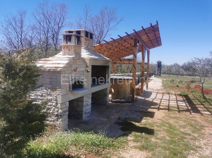 Vodnjan - Prekrasno uređeno zemljište od 13.840m2 s 200 maslina! — fotografija 11