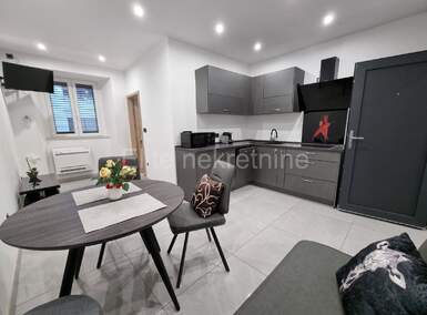 Jednosoban stan, Rijeka, Centar, najam, 600 €, 35 m2