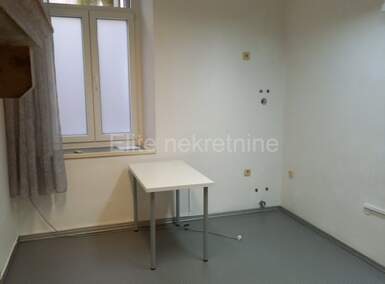 Poslovni prostor, Rijeka, Centar, najam, 240 €, 15 m2