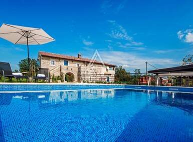 Kuca, Pićan, prodaja, 780000 €, 183 m2