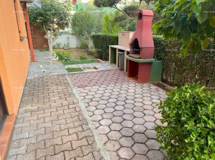 Na prodaju: Apartman u Novigradu s velikim vrtom.

Prodajemo apartman u Nov...