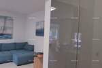 Prodaje se potpuno novi, moderno uređen apartman smješten u prizemlju –...