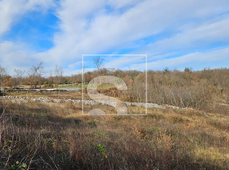 Kombinacija građ-polj. zemljišta 3.445 m², Šajini