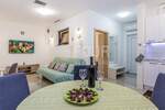 Otok Krk, Malinska, 1s+db, okućnica 77m2 + parkirno mjesto
