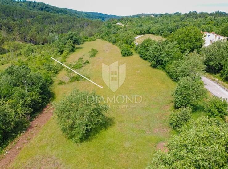 Buje, predivno zemljište površine 717 m² na mirnoj lokaciji!