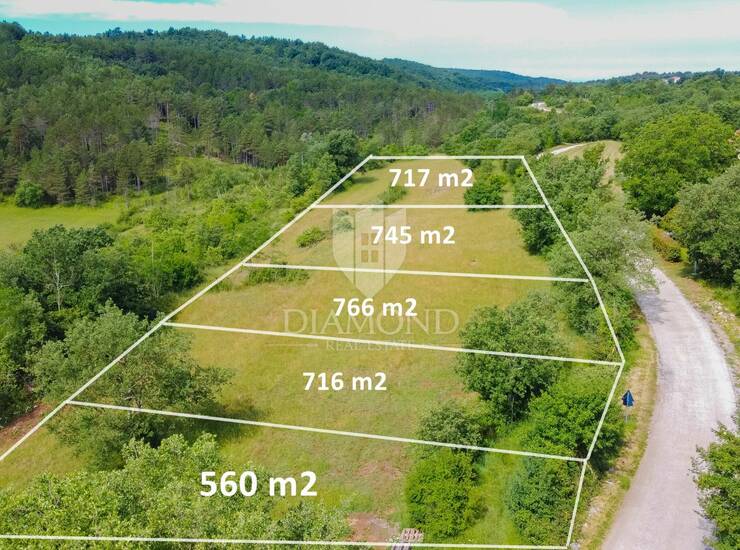 Grožnjan, predivno zemljište površine 560 m² na mirnoj lokaciji!