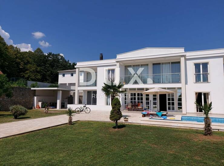 OPATIJA, MATULJI - Kuća (zgrada) 440m2 s pogledom na more i s bazenom + uređe