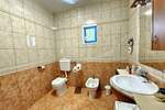 Oaza mira i privatnosti s bazenom na 2.480 m² okućnice...