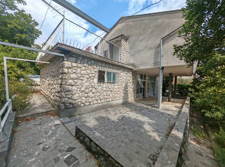 Kuća s potencijalom u centru Dramlja