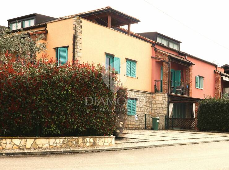 PRILIKA! Potpuno opremljen apartman s bazenom u resort kompleksu – Poreč